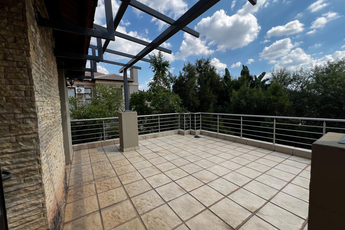 Double Storey House For Sale in Valley View Estate Centurion - Photo 5