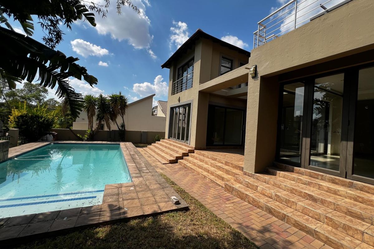 Double Storey House For Sale in Valley View Estate Centurion - Photo 2