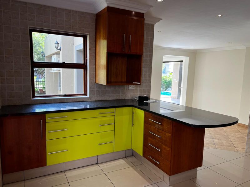 Double Storey House For Sale in Valley View Estate Centurion - Photo 9