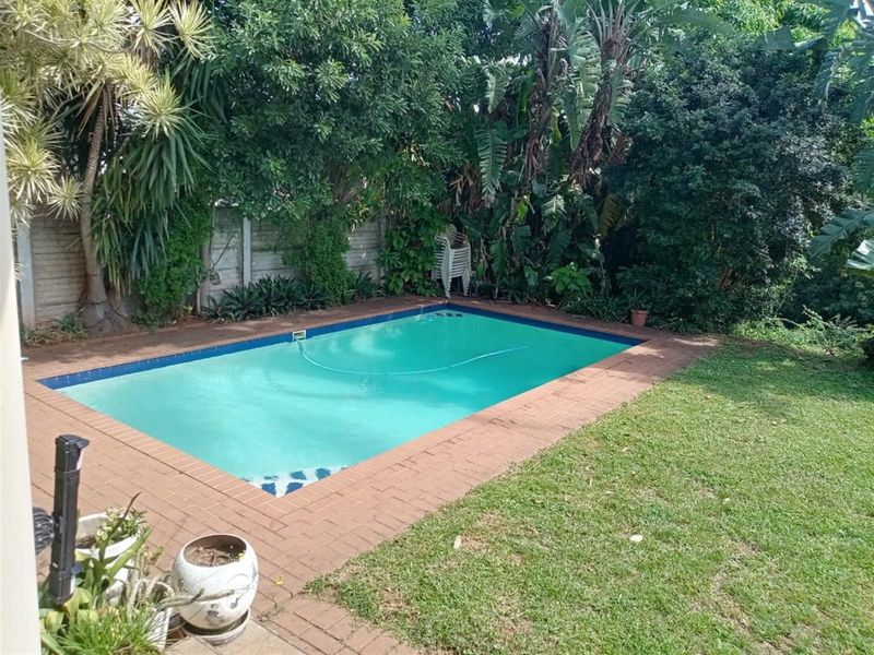 5 Bedroom Double-Story House For Sale in Athlone, Durban North, KwaZulu Natal - Photo 9