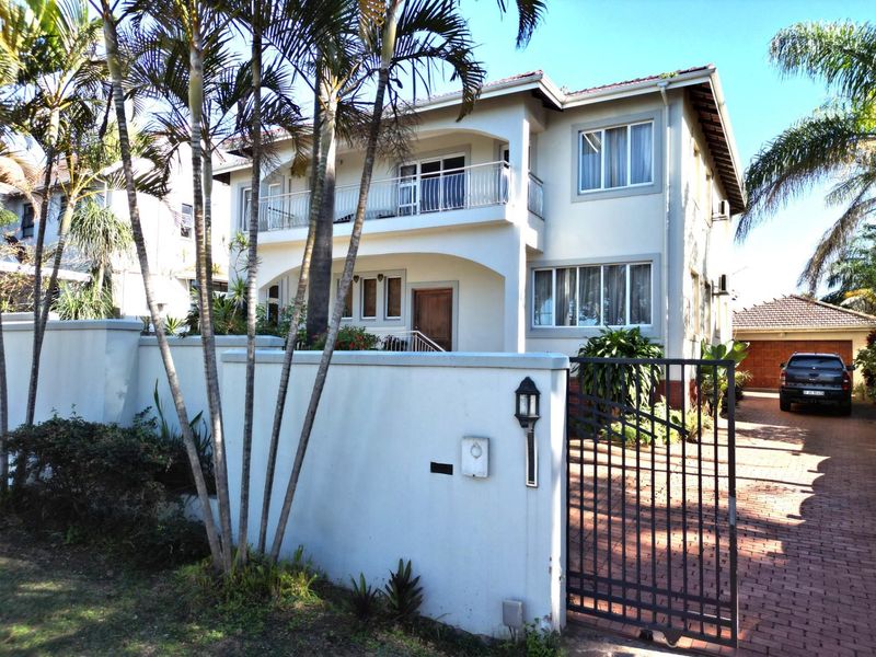 5 Bedroom Double-Story House For Sale in Athlone, Durban North, KwaZulu Natal - Photo 2