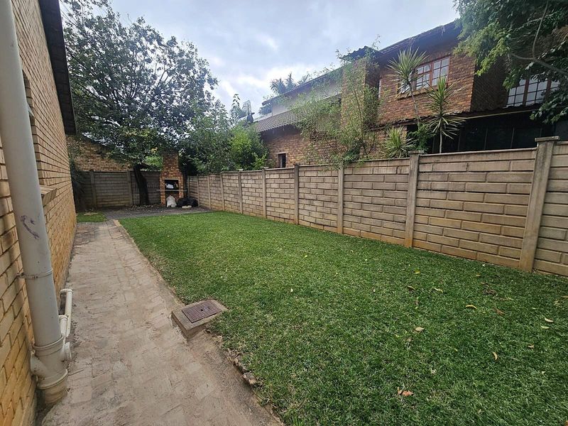 Stunning 3 Bedroom Duet To Rent in Montana Park - Photo 9