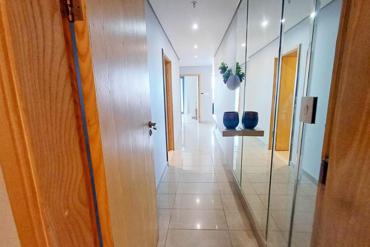 Two Bedroom Seventh Floor Luxury Apartment in Umhlanga for Sale - Photo 4