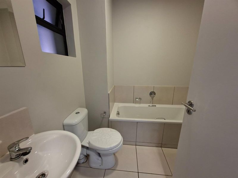 Luxury Apartment in Waterfall, Hillcrest, KwaZulu Natal - Photo 8