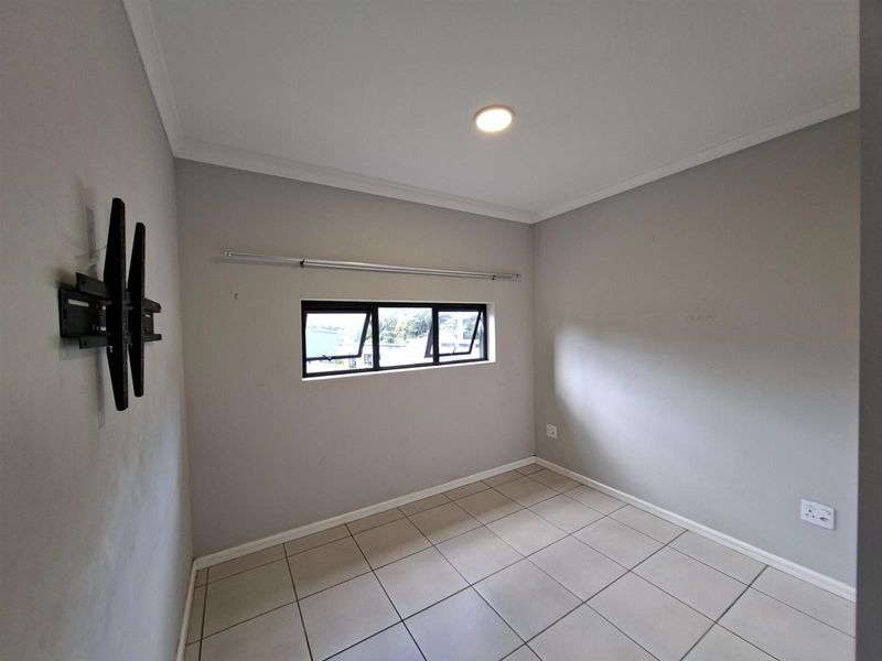 Luxury Apartment in Waterfall, Hillcrest, KwaZulu Natal - Photo 4