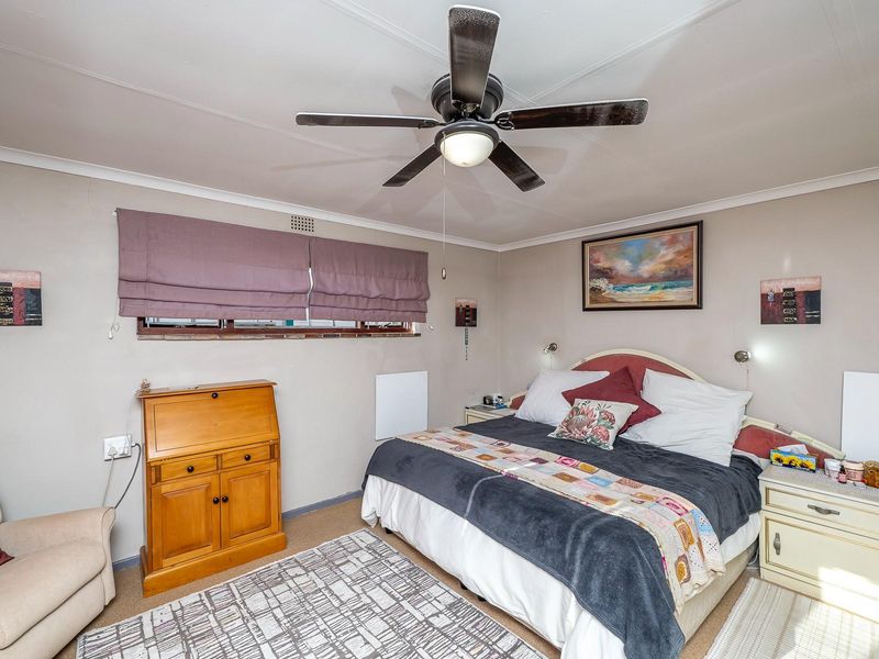 Entertainers Paradise with separate entrance flat - Photo 4