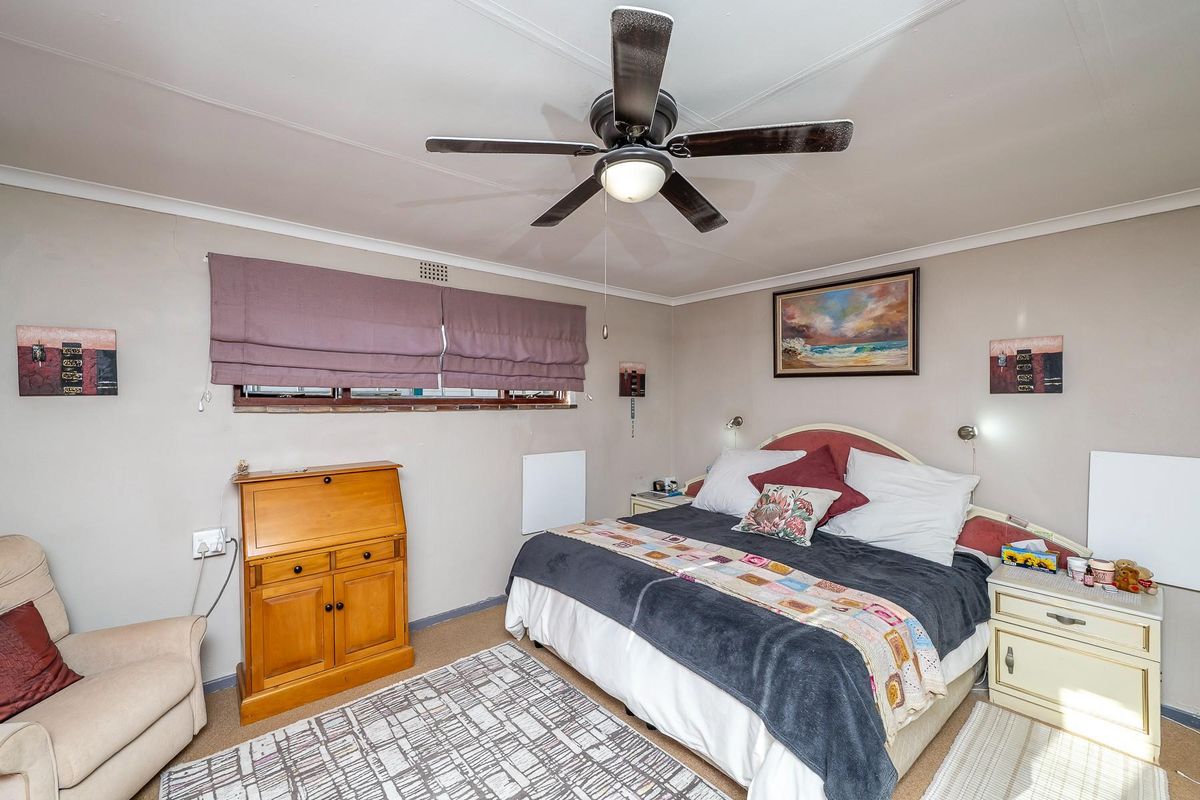 Entertainers Paradise with separate entrance flat - Photo 4