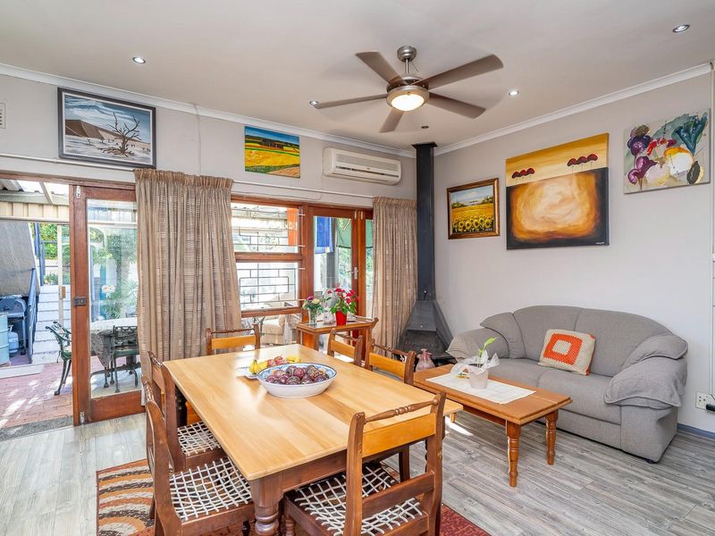 Entertainers Paradise with separate entrance flat - Photo 10