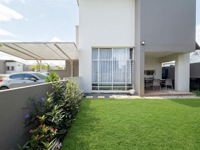 Stylish Loft-Style 1 bedroom Duplex with Private Garden in Golf View Estate - Photo 8