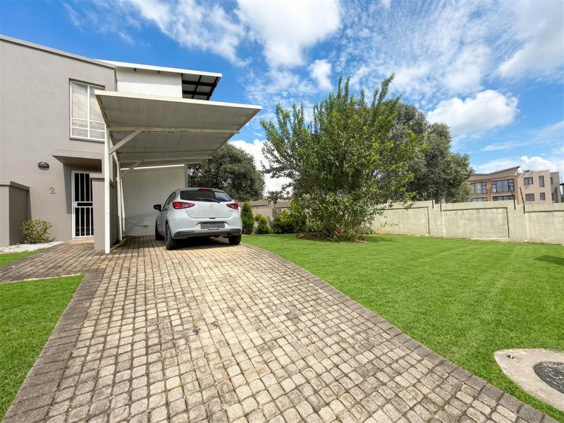 Stylish Loft-Style 1 bedroom Duplex with Private Garden in Golf View Estate - Photo 1