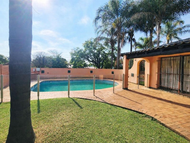 3 Bedroom 2 Bathroom House with Swimming Pool and Borehole for sale in Valhalla Centurion - Photo 2