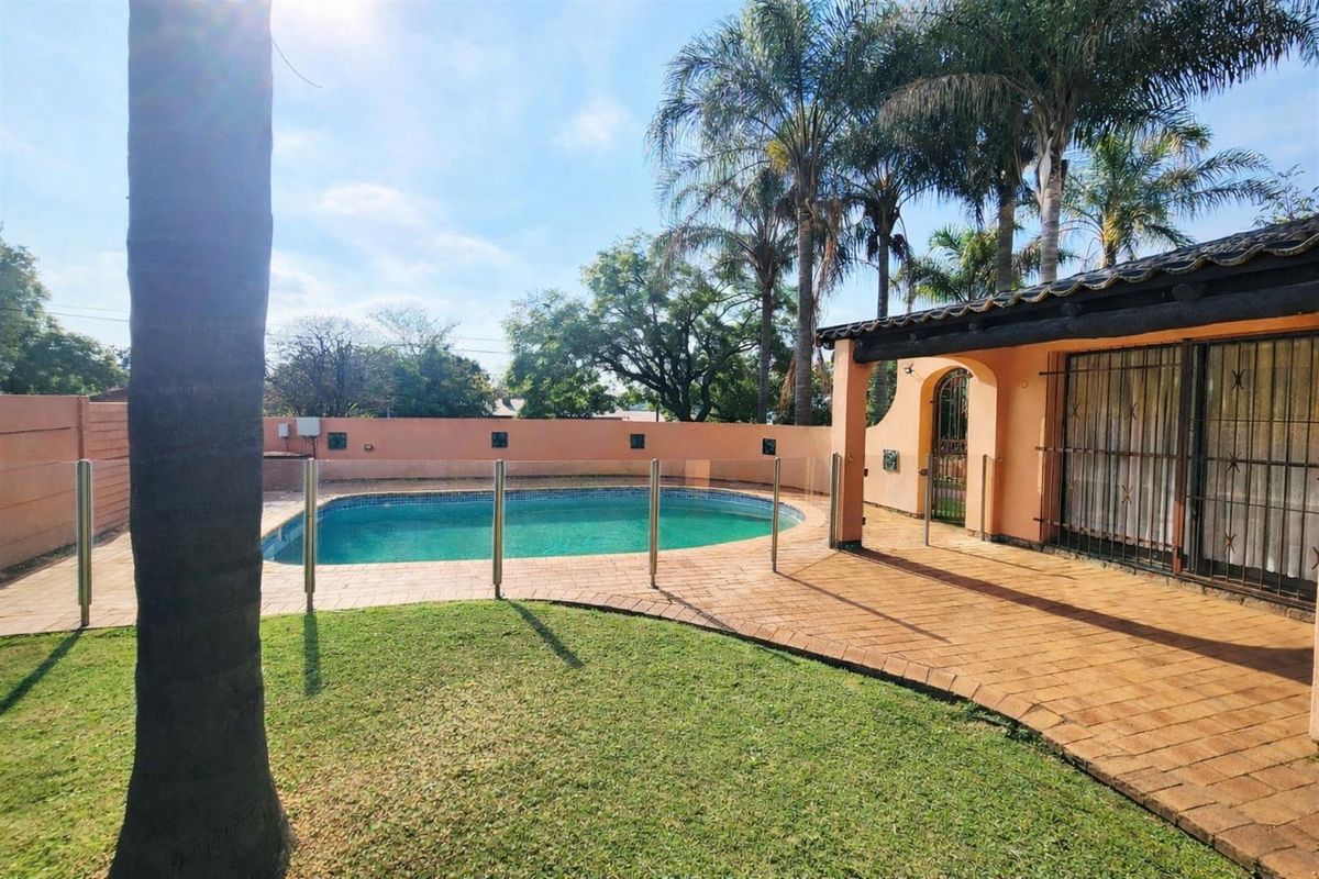 3 Bedroom 2 Bathroom House with Swimming Pool and Borehole for sale in Valhalla Centurion - Photo 2