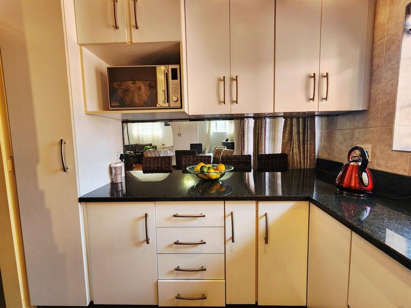 3 Bedroom 2 Bathroom House with Swimming Pool and Borehole for sale in Valhalla Centurion - Photo 5