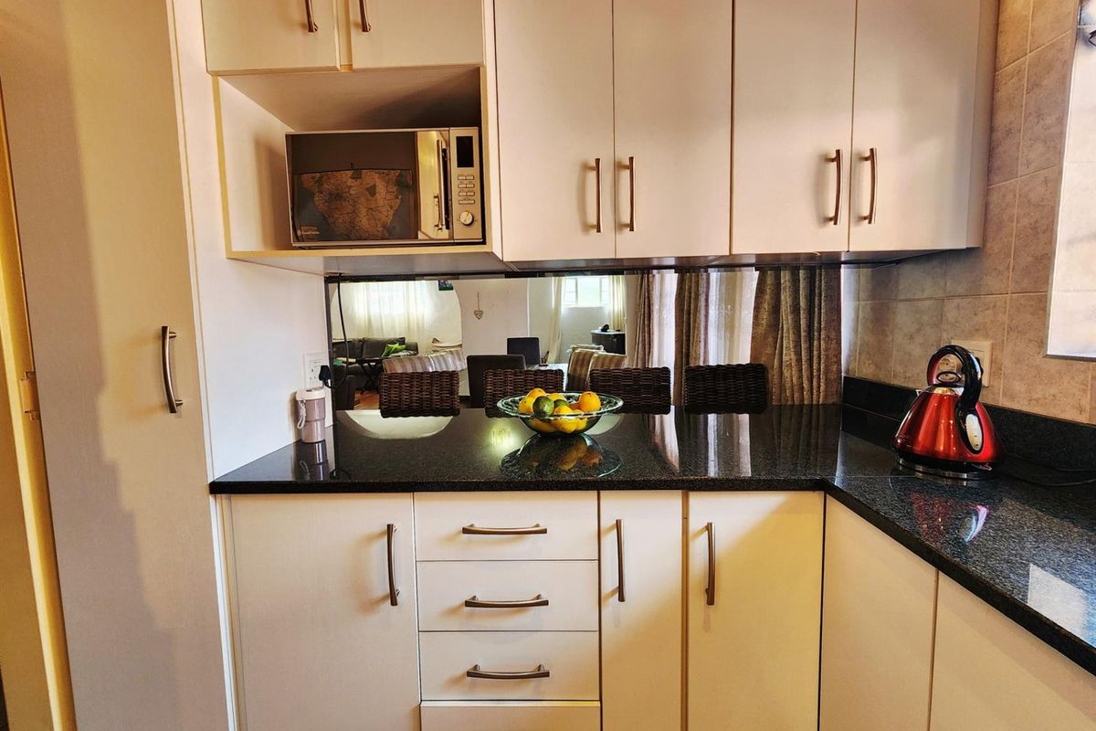 3 Bedroom 2 Bathroom House with Swimming Pool and Borehole for sale in Valhalla Centurion - Photo 5