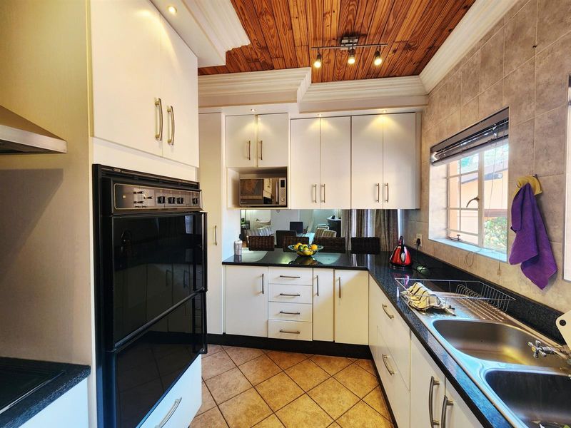 3 Bedroom 2 Bathroom House with Swimming Pool and Borehole for sale in Valhalla Centurion - Photo 3