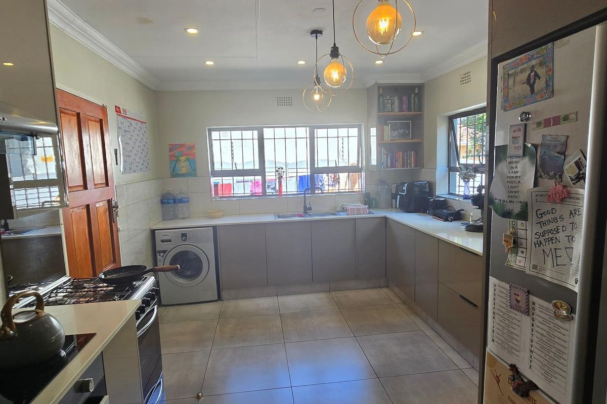 Spacious Family Living with Income Potential and Entertainment Appeal - Photo 5