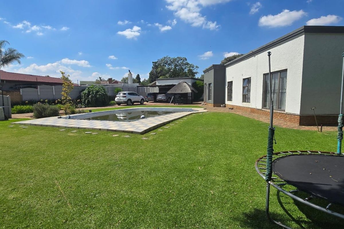 Spacious Family Living with Income Potential and Entertainment Appeal - Photo 3