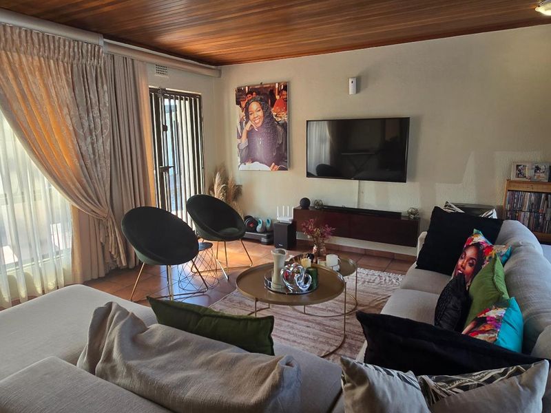 Spacious Family Living with Income Potential and Entertainment Appeal - Photo 4