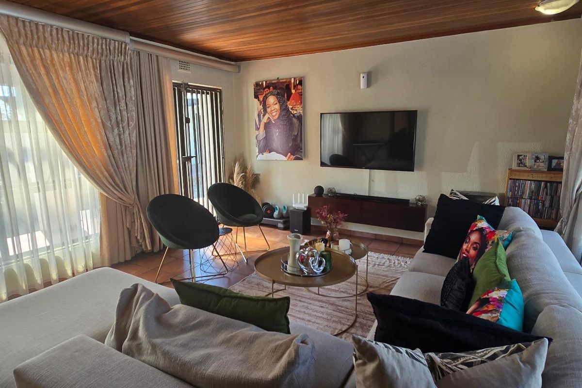 Spacious Family Living with Income Potential and Entertainment Appeal - Photo 4