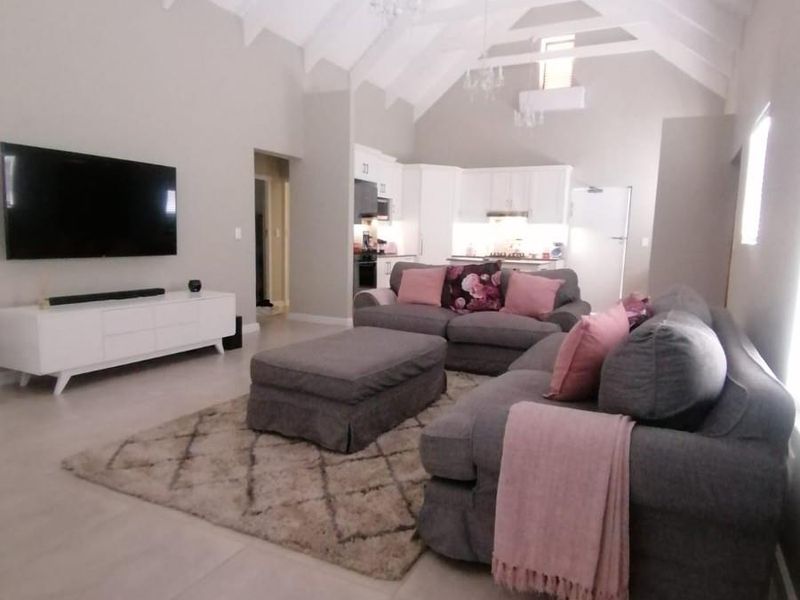 111 sqm House in Bergsigpark Sec complex in Porterville - Photo 3