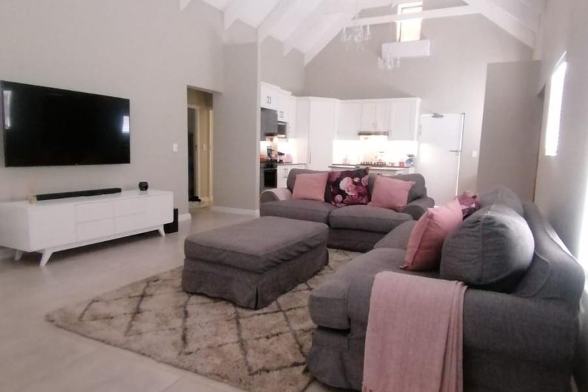 111 sqm House in Bergsigpark Sec complex in Porterville - Photo 3