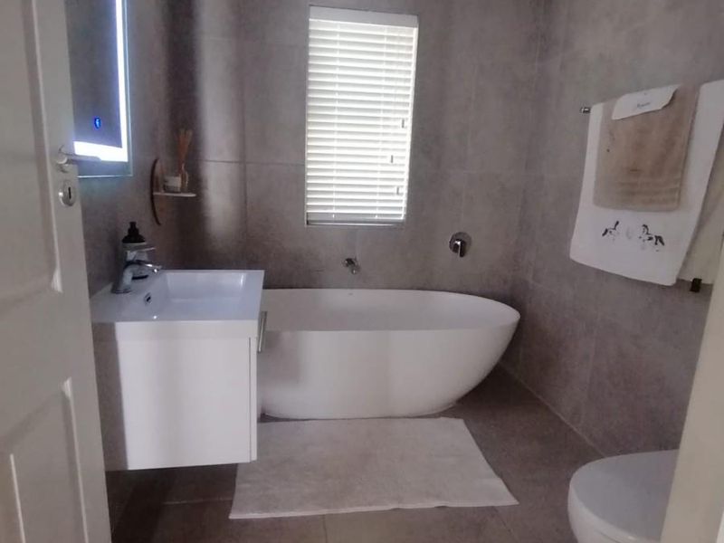 111 sqm House in Bergsigpark Sec complex in Porterville - Photo 4