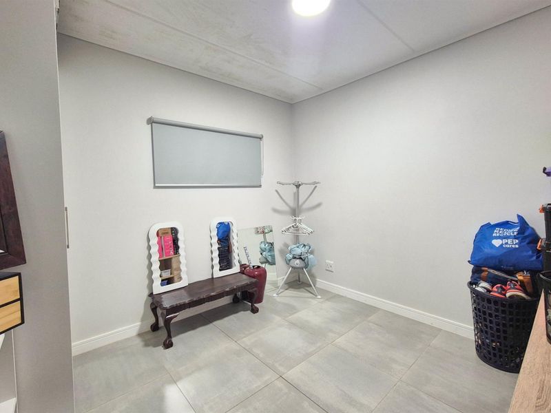 Modern 2-Bedroom Ground Floor Apartment in Langeberg Ridge - Photo 9
