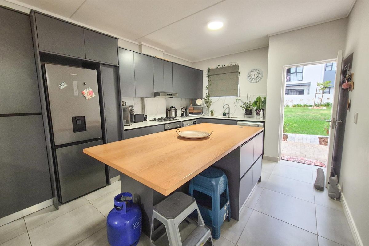 Modern 2-Bedroom Ground Floor Apartment in Langeberg Ridge - Photo 3