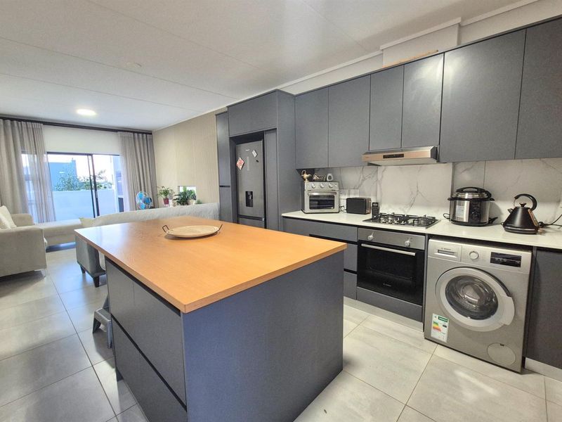 Modern 2-Bedroom Ground Floor Apartment in Langeberg Ridge - Photo 2