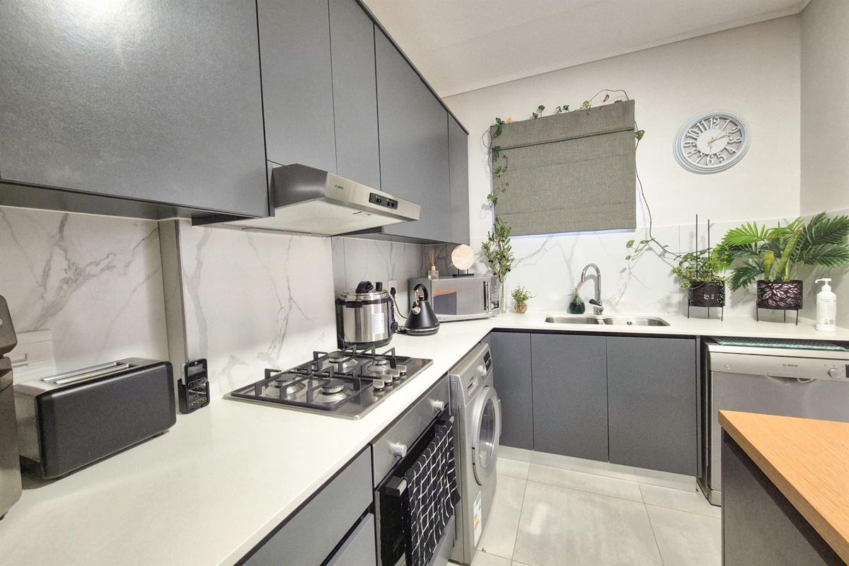 Modern 2-Bedroom Ground Floor Apartment in Langeberg Ridge - Photo 4