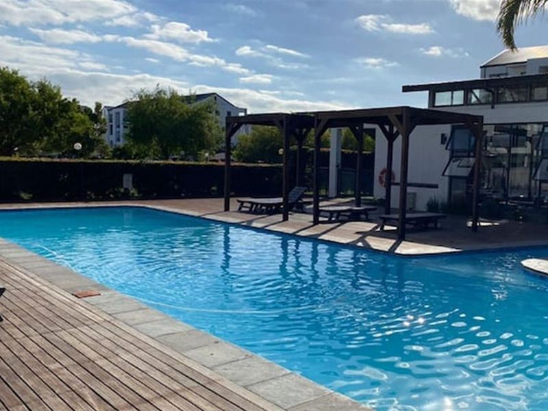 Modern 1-Bedroom Apartment in The Sandown - Lifestyle Living Redefined - Photo 6