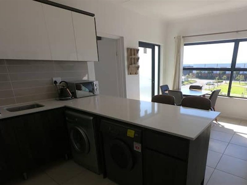 Modern 1-Bedroom Apartment in The Sandown - Lifestyle Living Redefined - Photo 3