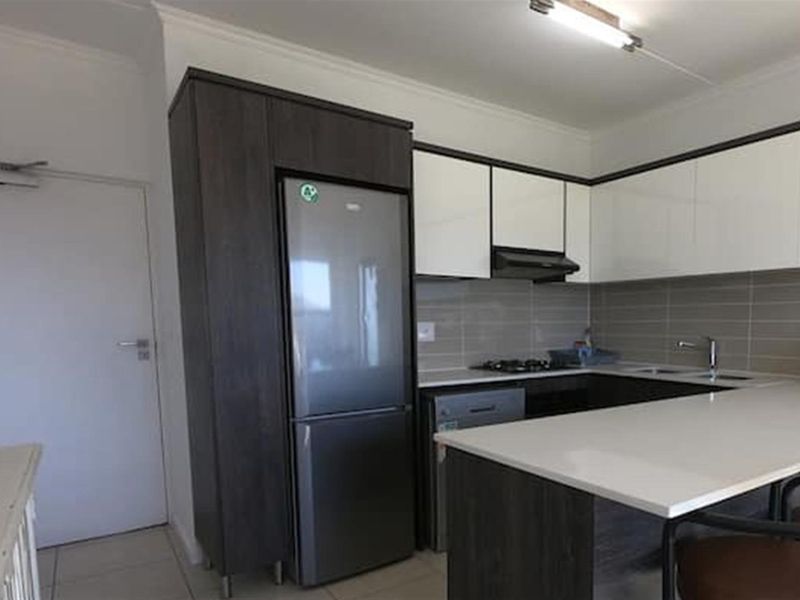 Modern 1-Bedroom Apartment in The Sandown - Lifestyle Living Redefined - Photo 2