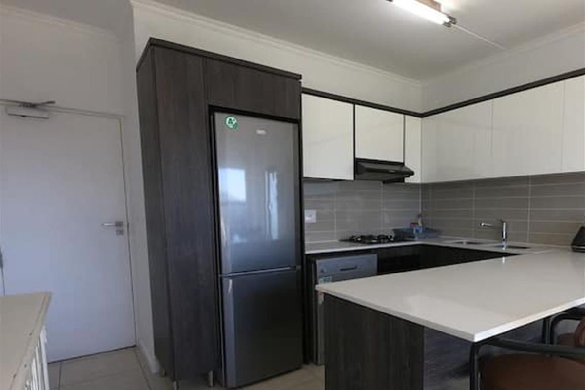 Modern 1-Bedroom Apartment in The Sandown - Lifestyle Living Redefined - Photo 2