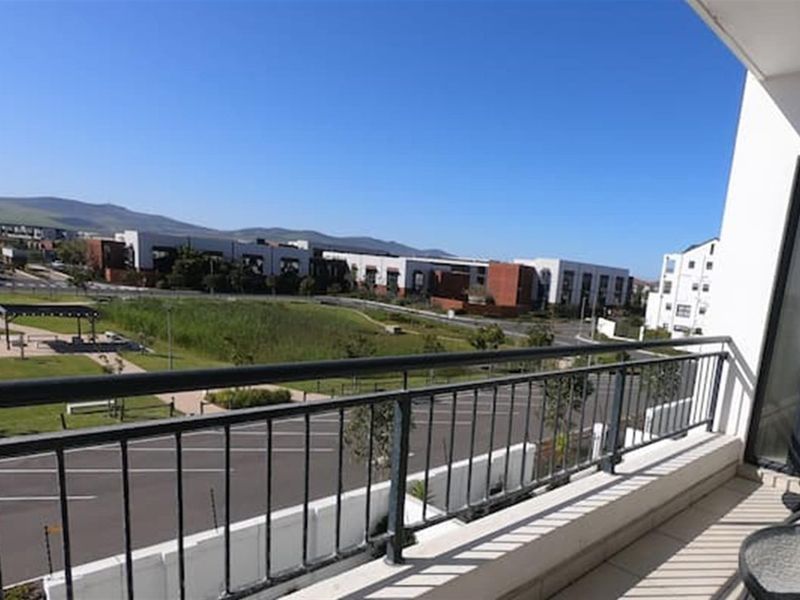 Modern 1-Bedroom Apartment in The Sandown - Lifestyle Living Redefined - Photo 5