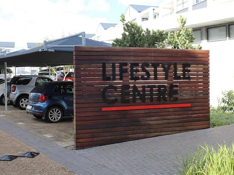 Modern 1-Bedroom Apartment in The Sandown - Lifestyle Living Redefined - Photo 8