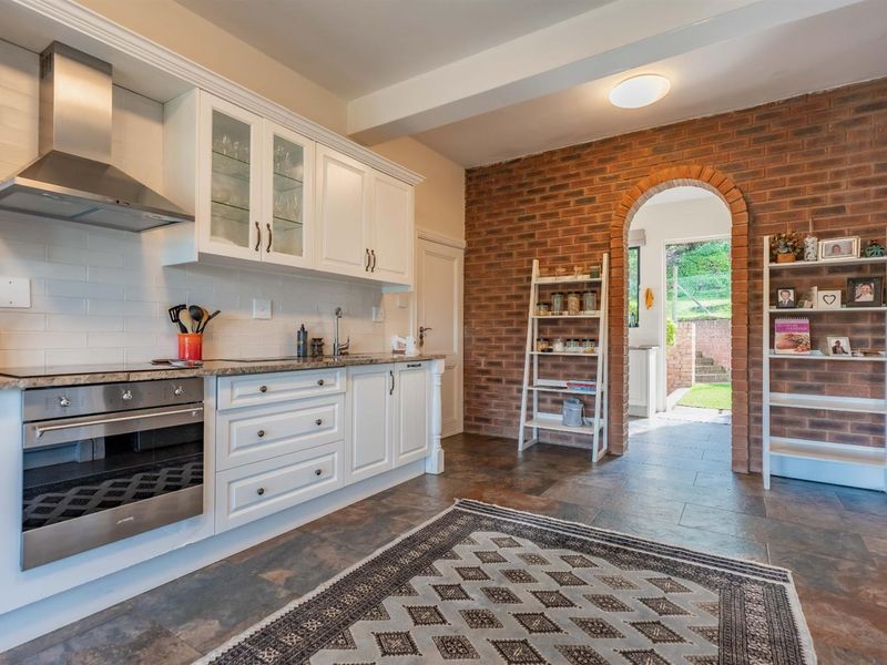 The perfect home on the hill - Photo 9