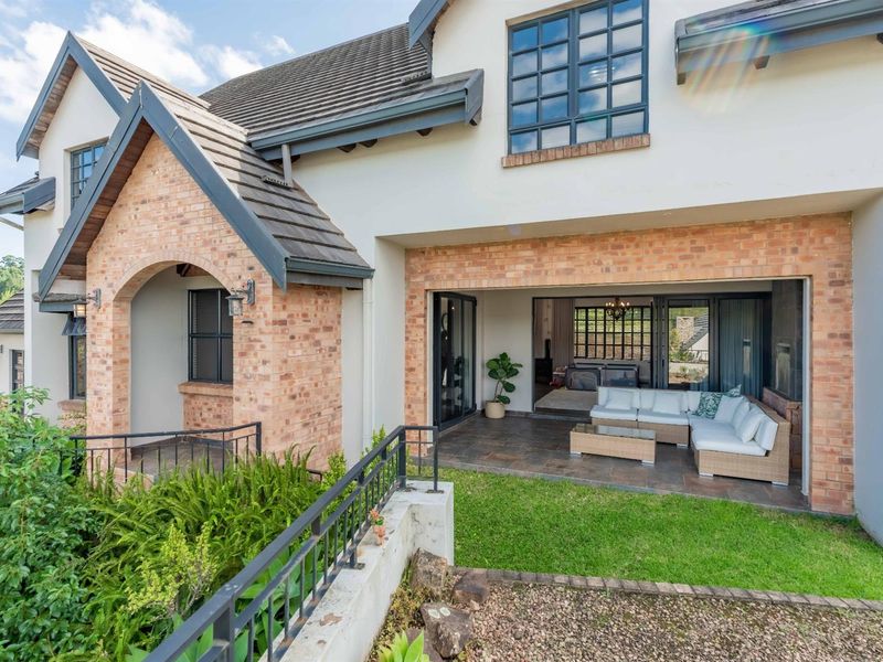 The perfect home on the hill - Photo 2