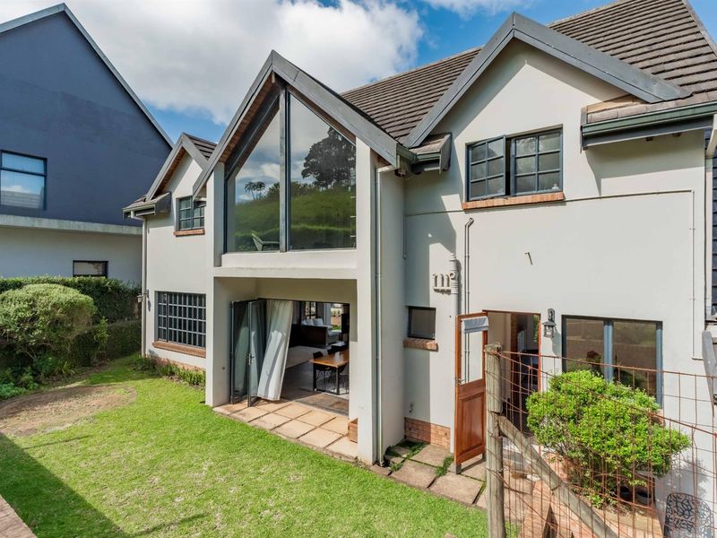 The perfect home on the hill - Photo 1