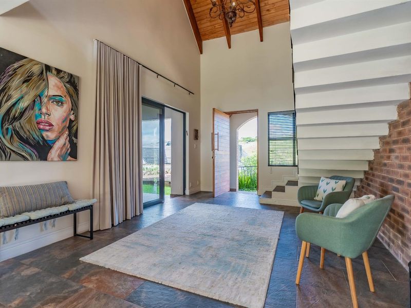 The perfect home on the hill - Photo 3