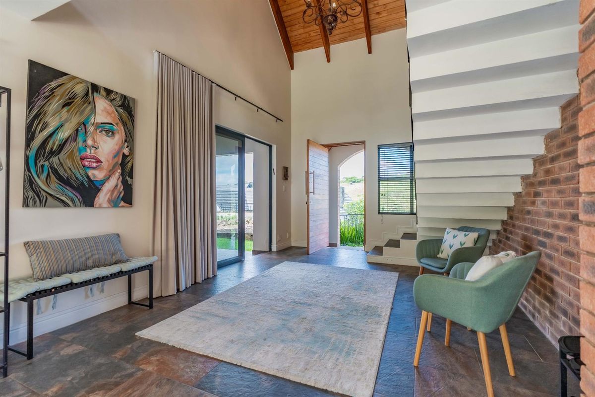 The perfect home on the hill - Photo 3