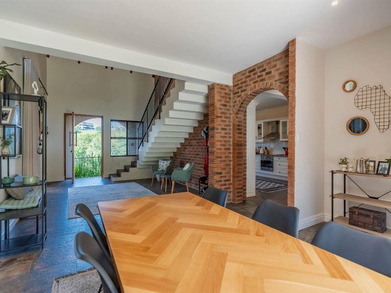 The perfect home on the hill - Photo 4