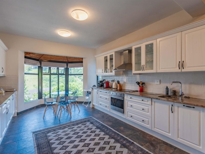 The perfect home on the hill - Photo 5