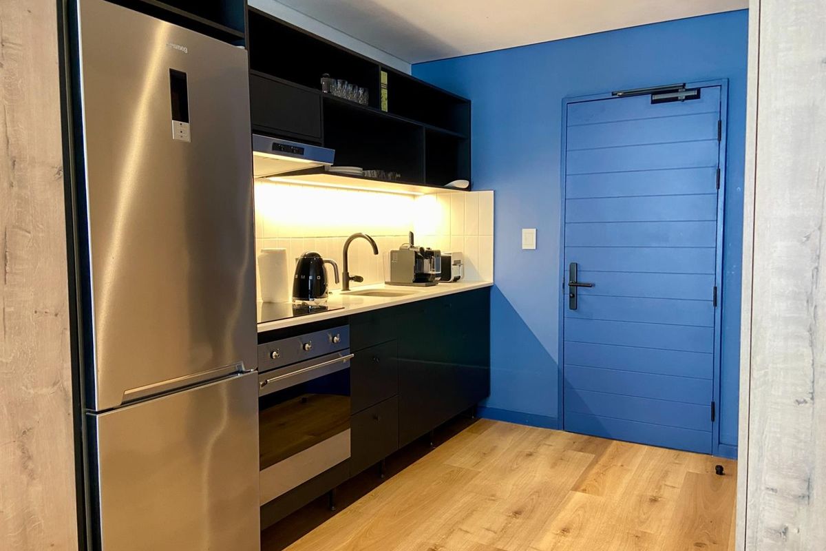 Experience the height of Sea Point Luxury in this furnished apartment - Station House building - Photo 4