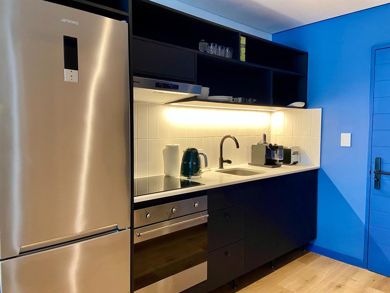 Experience the height of Sea Point Luxury in this furnished apartment - Station House building - Photo 5