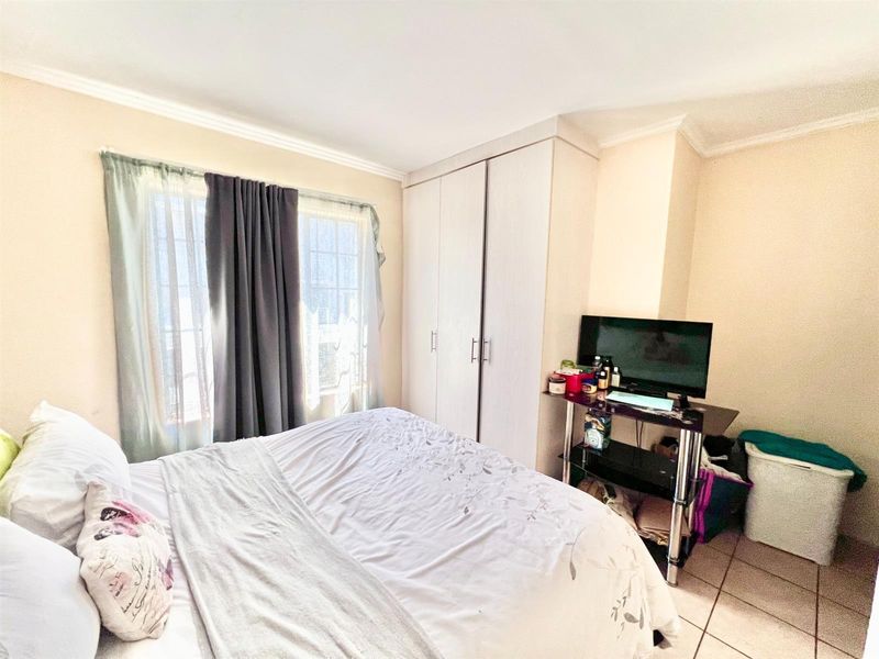 2 Bed First Floor Apartment - Photo 6