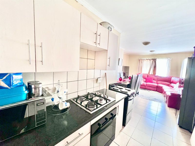 2 Bed First Floor Apartment - Photo 10