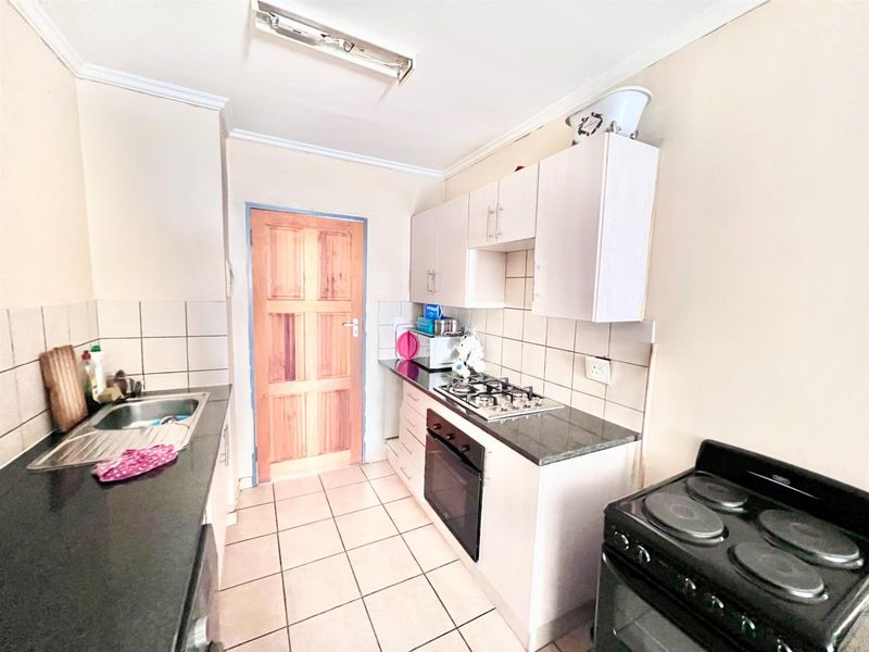 2 Bed First Floor Apartment - Photo 9