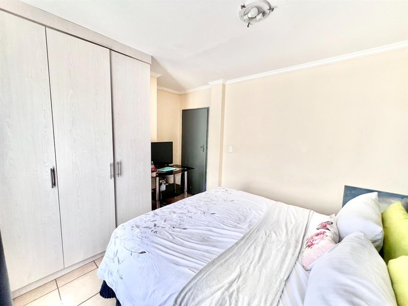 2 Bed First Floor Apartment - Photo 8