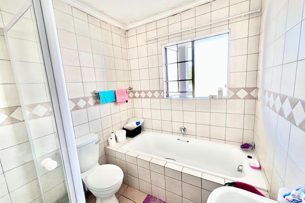 2 Bed First Floor Apartment - Photo 5